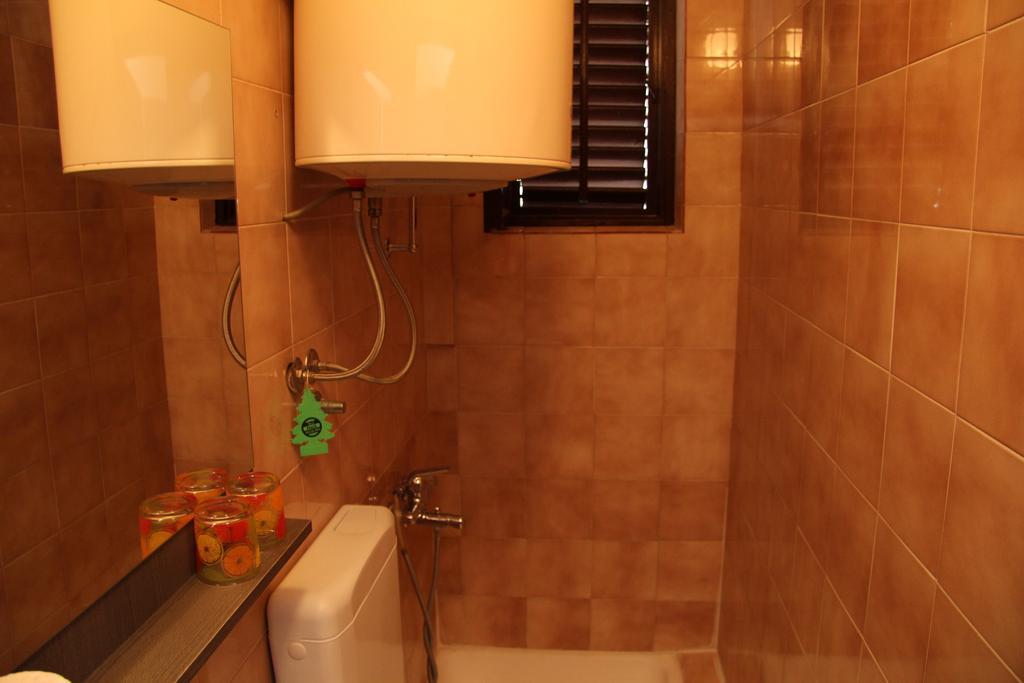 Novalja Guesthouse Economy Rooms ภายนอก รูปภาพ
