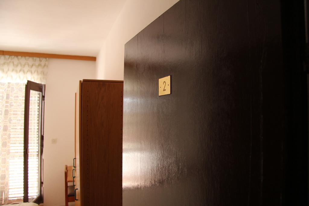 Novalja Guesthouse Economy Rooms ภายนอก รูปภาพ