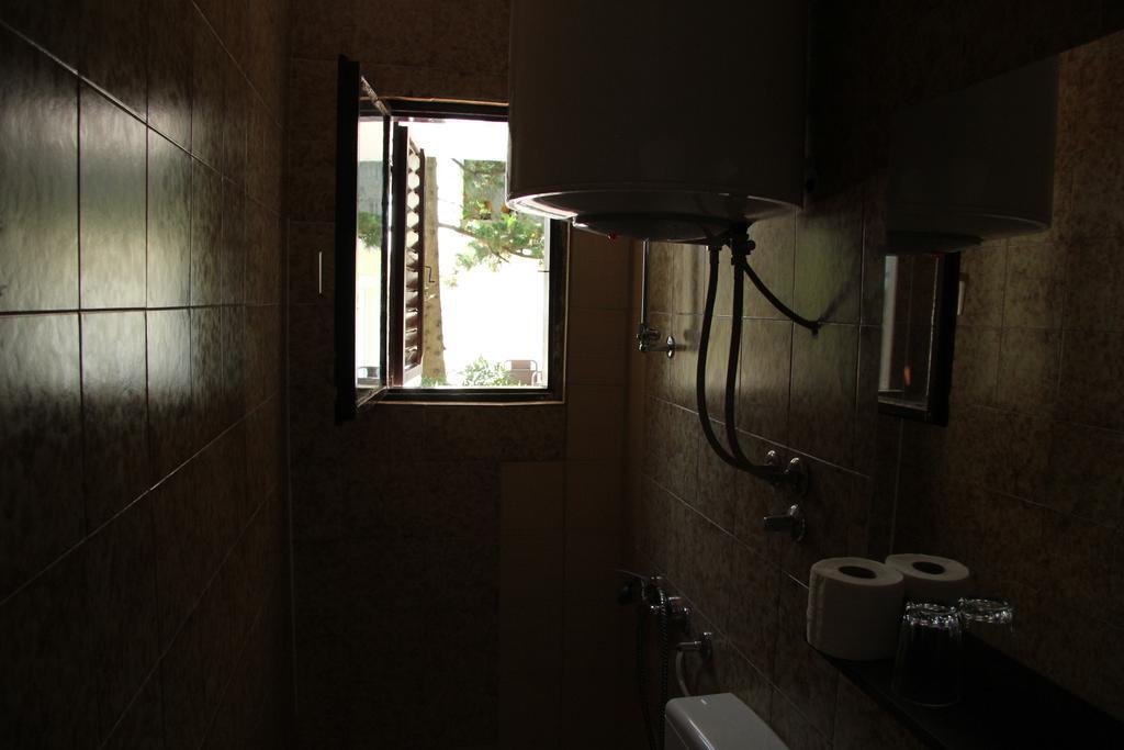 Novalja Guesthouse Economy Rooms ภายนอก รูปภาพ